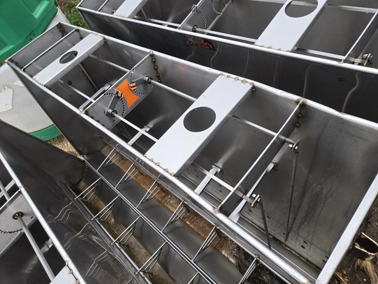 #5927-•-(3)-smidley-stainless-steel-feeders-image-4