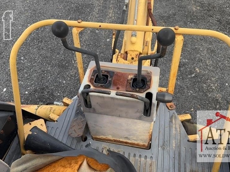 1996-ford-555d-image-21