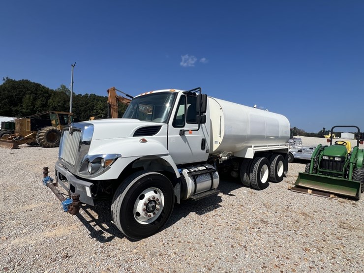 2018-international-7400-image-1