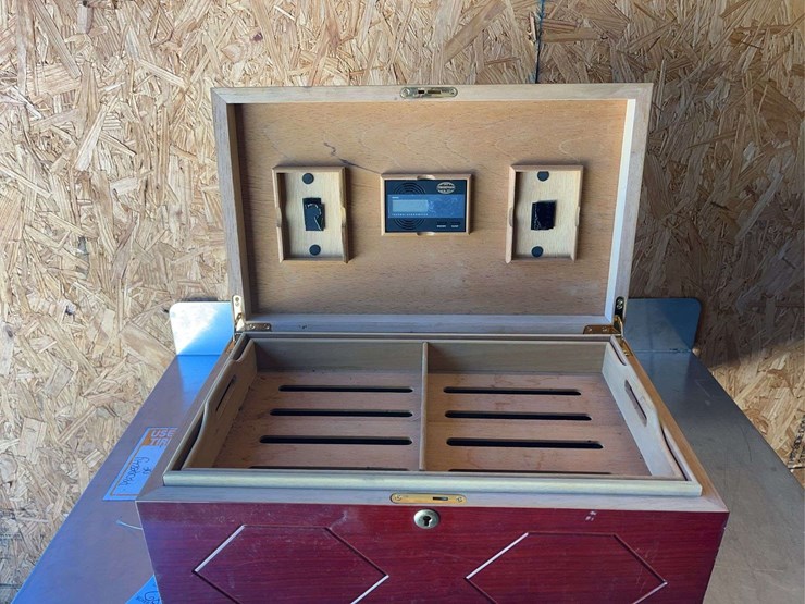 wood-cigar-box-with-tray-image-2