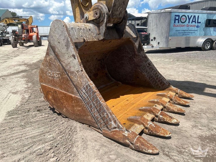 2016-caterpillar-349fl-image-15