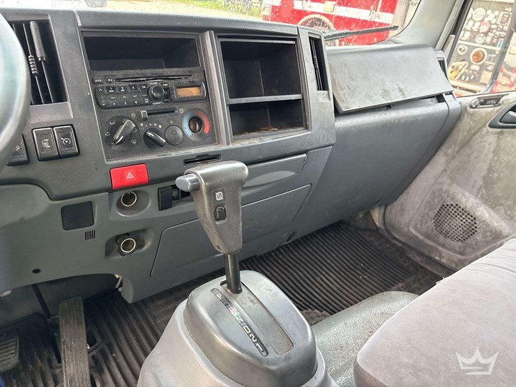 2008-isuzu-npr-image-21