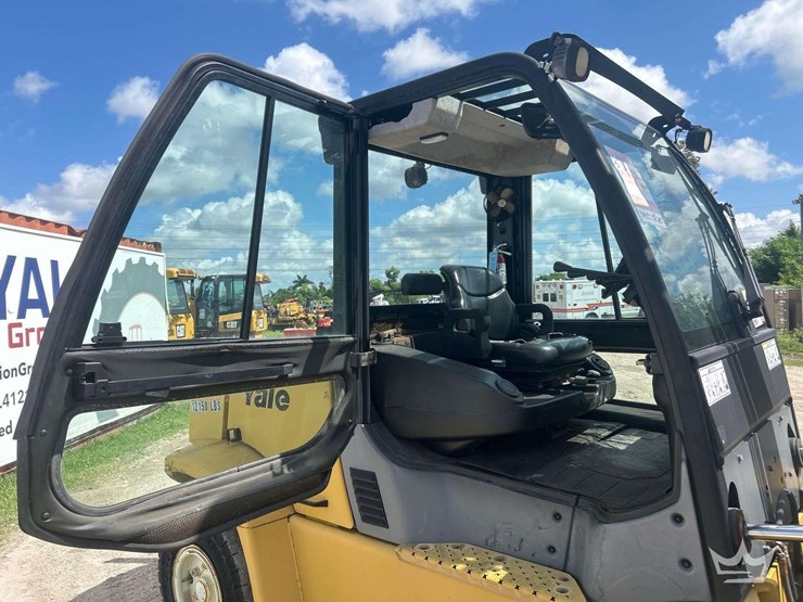 2009-yale-veracitor-135vx-12,150lbs-straight-mast-forklift-image-25