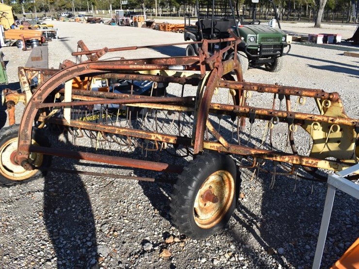 new-holland-258-image-3