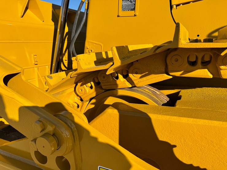 2019-caterpillar-d8t-image-11