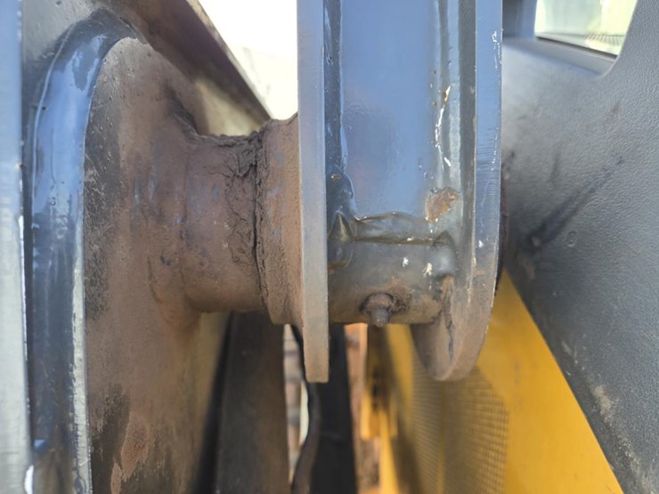 john-deere-329d-image-23