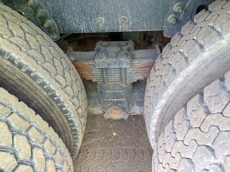 2009-international-7400-image-36