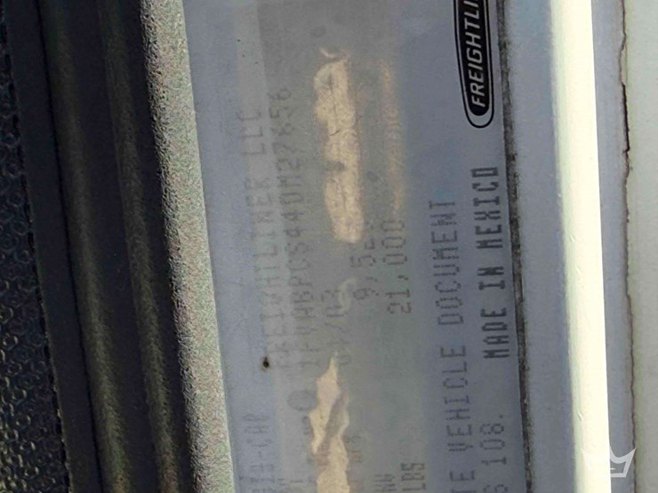 2004-freightliner-fl60-image-19