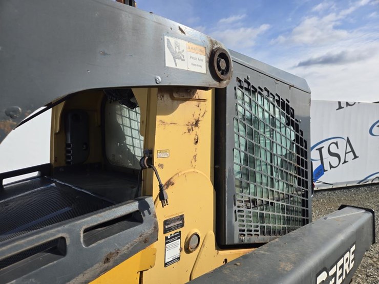 john-deere-329d-image-28