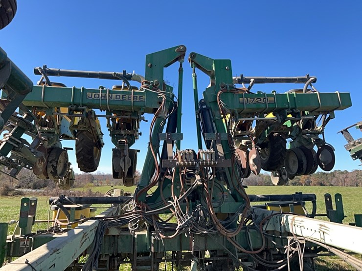 john-deere-1720-image-25