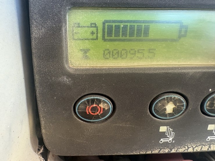 2008-jlg-20mvl-image-5