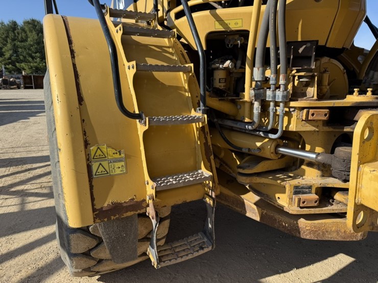 2010-caterpillar-740-image-67