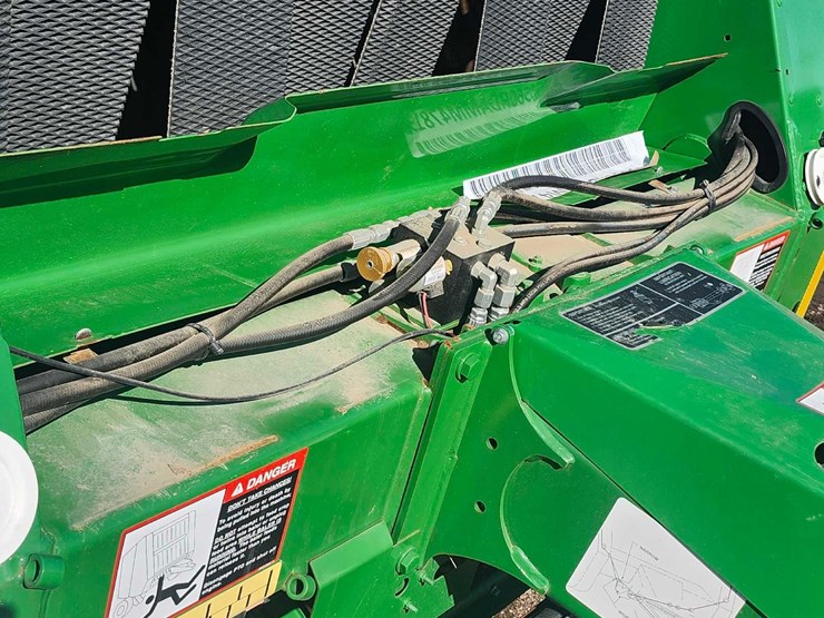 2021-john-deere-560r-image-15