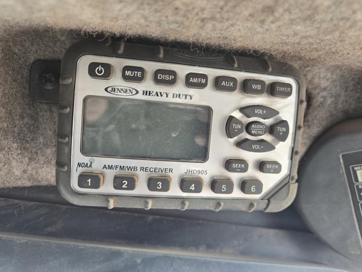 john-deere-329d-image-40