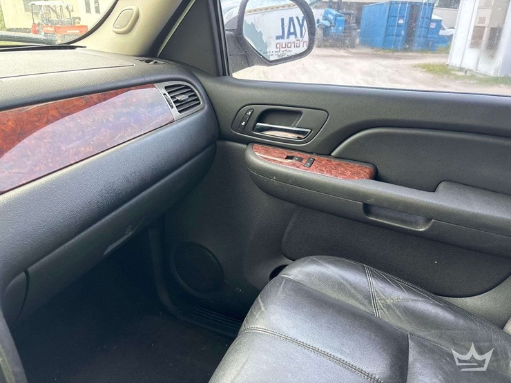 2010-chevrolet-tahoe-image-12