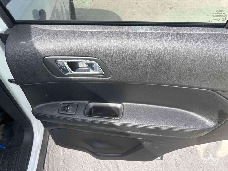 2017-ford-explorer-image-22