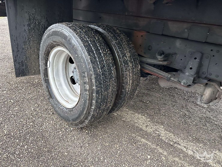 2008-isuzu-npr-image-13