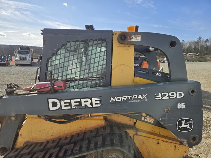 john-deere-329d-image-21