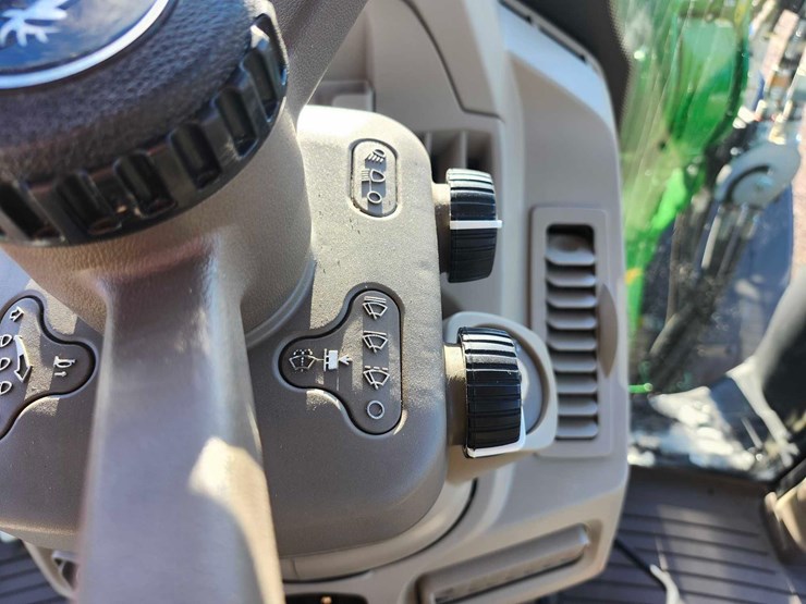 2023-john-deere-6155m-image-38