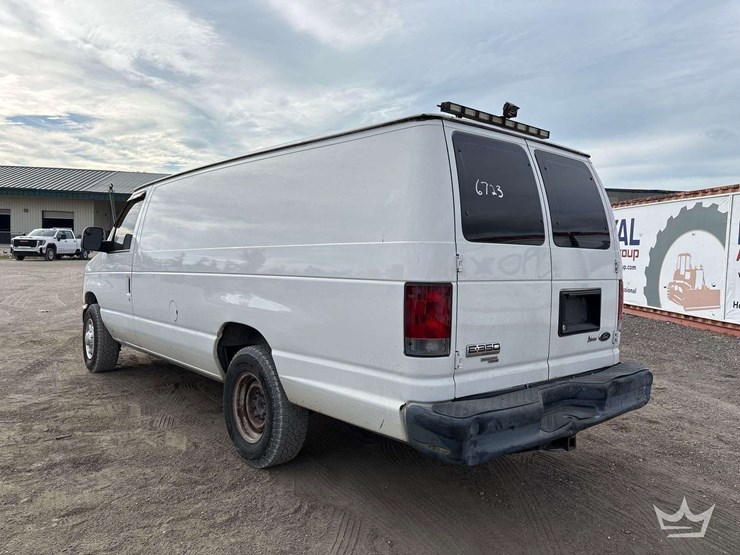 2013-ford-cargo-image-4