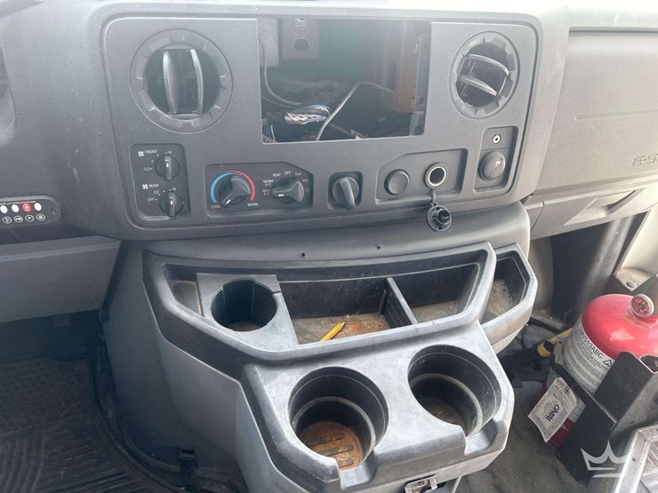 2014-ford-e-450-super-duty-shuttle-bus-image-14