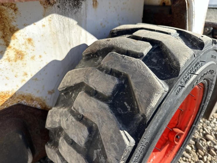 2015-bobcat-s70-image-35