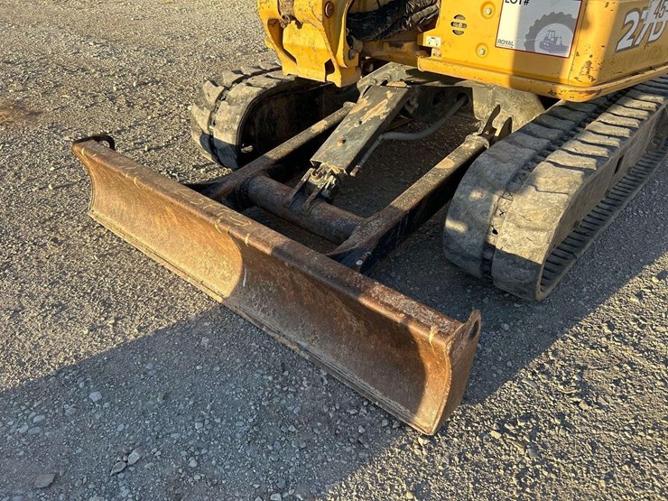 2013-deere-27d-image-20