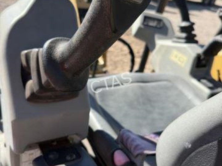 2011-caterpillar-302.5-image-15