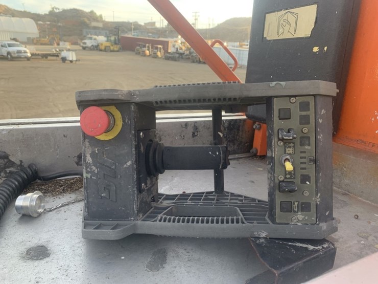 2004-jlg-2630es-image-8