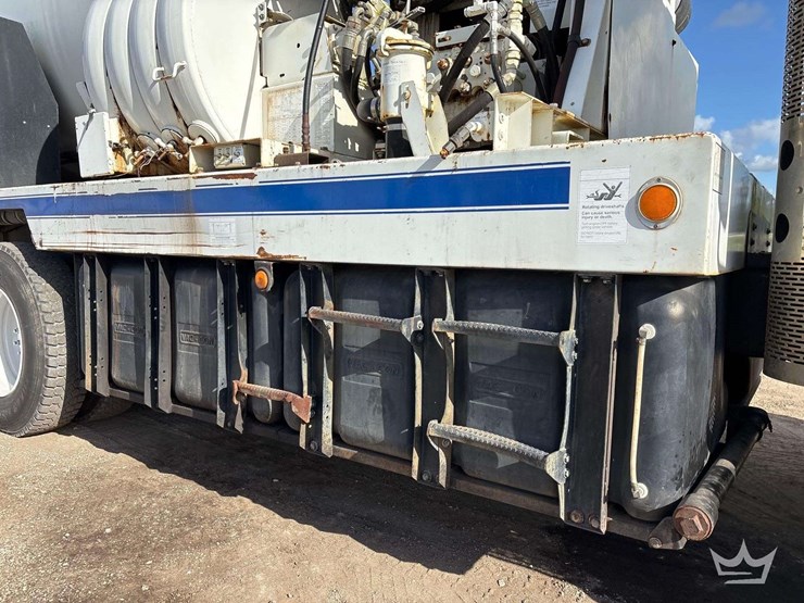 2009-international-7400-image-49