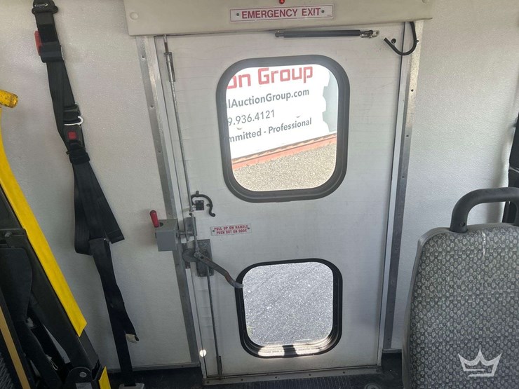 2014-ford-e-450-super-duty-shuttle-bus-image-25