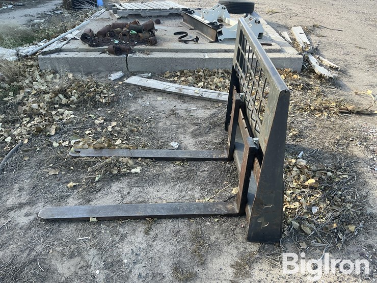 skid-steer-pallet-forks-image-8
