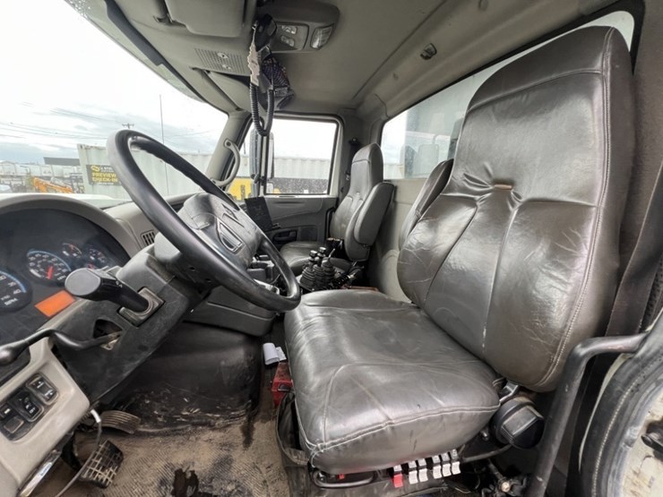 2009-international-7600-image-23