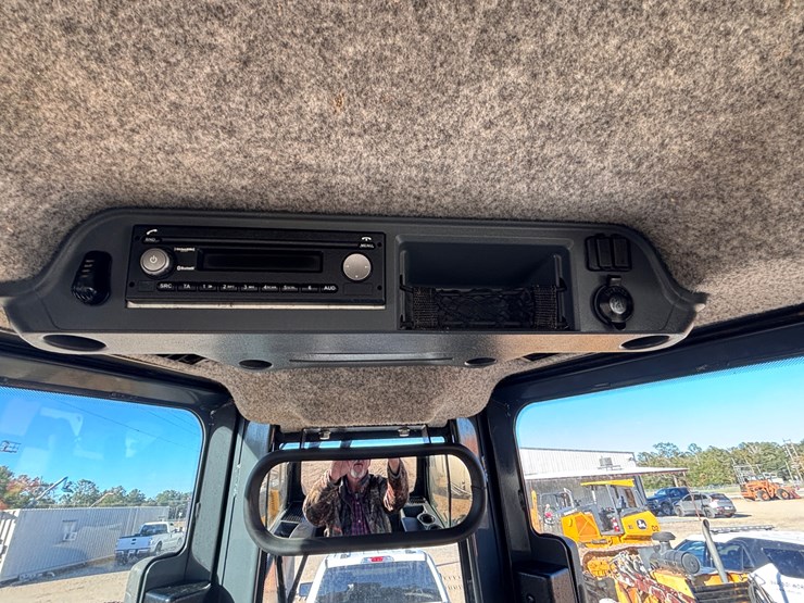 2022-deere-650k-lgp-image-21