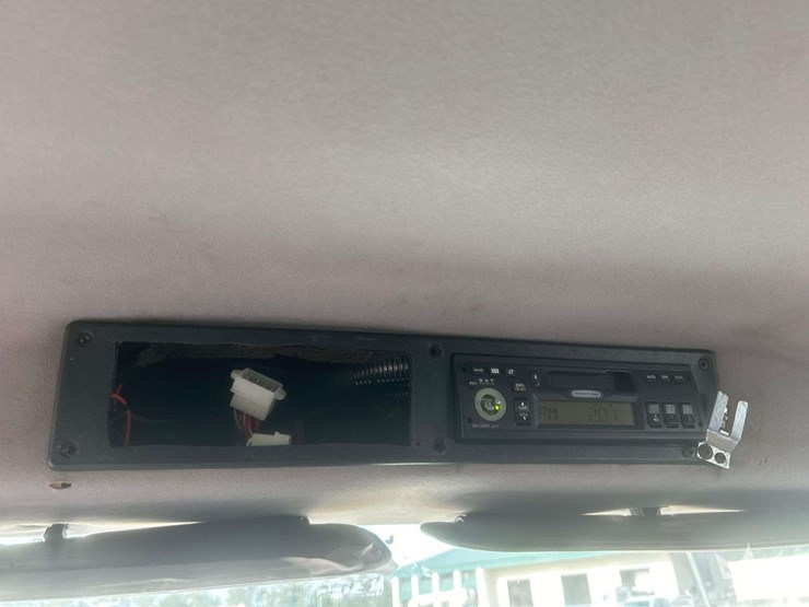 2003-freightliner-fl60-image-14