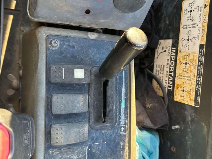 2013-deere-27d-image-12