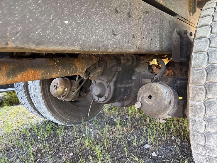 1998-volvo-vn-image-7