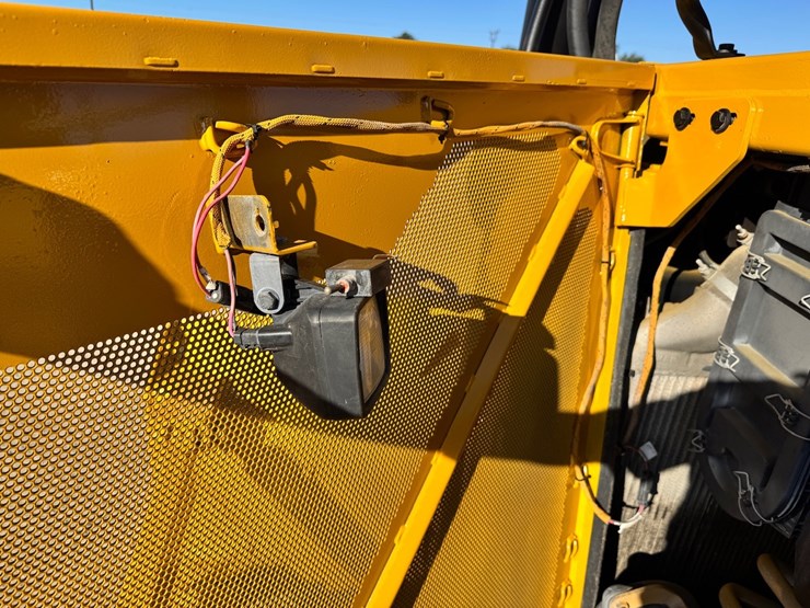 2019-caterpillar-d8t-image-59