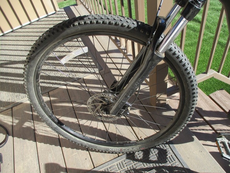 trek-29"-marlin-mountain-bike,-image-2