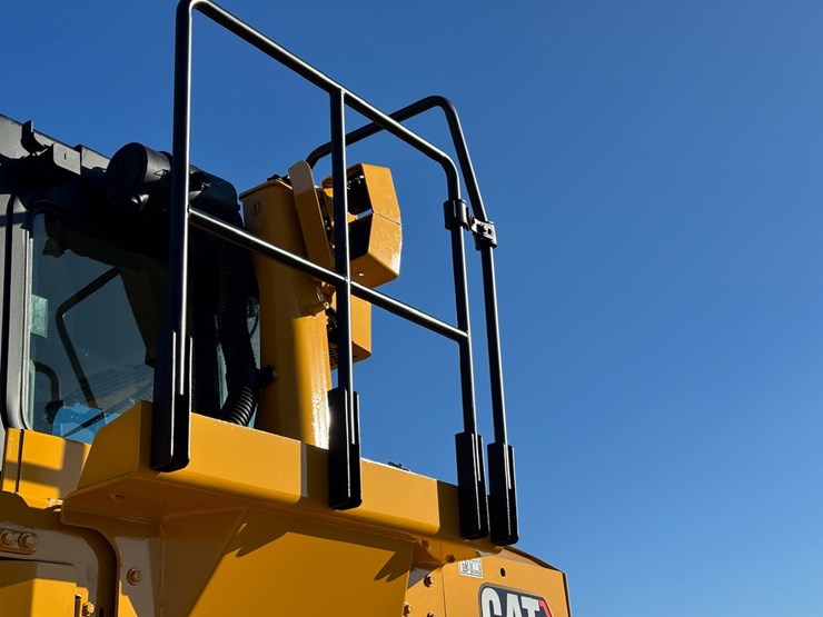 2019-caterpillar-d8t-image-16