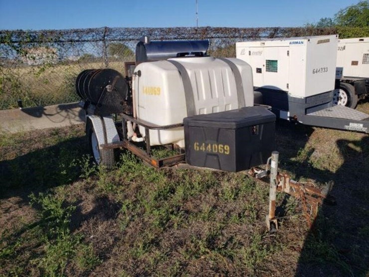 heated-pressure-washer-with-honda-engine-on-trailr-image-2