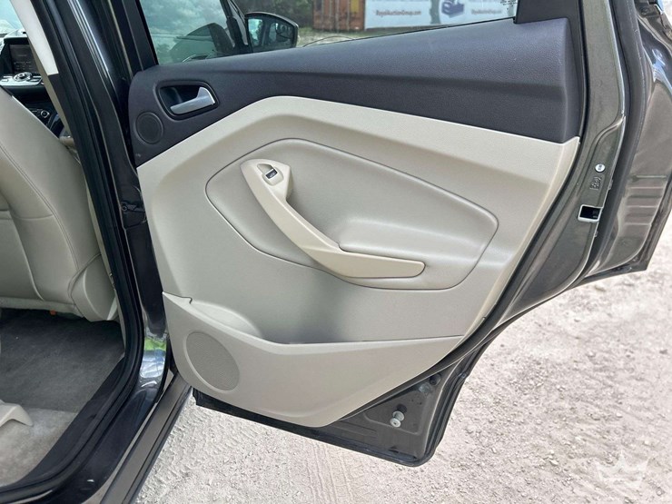 2015-ford-escape-image-22