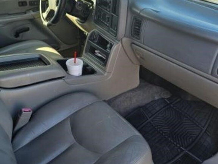 2004-chev-tahoe-1gnec13z74r243388-image-5