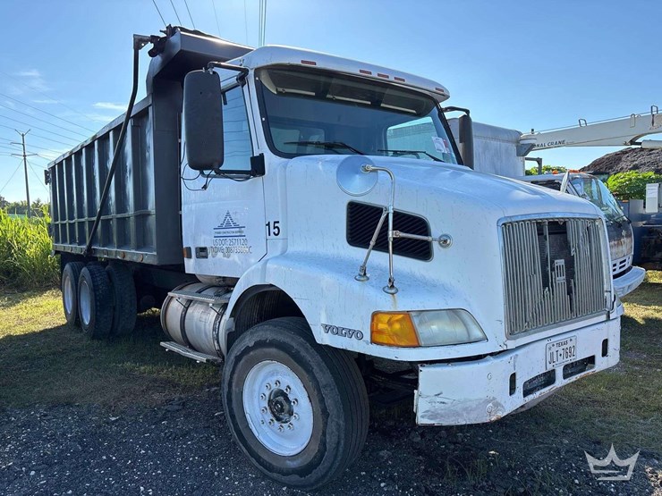 1998-volvo-vn-image-2