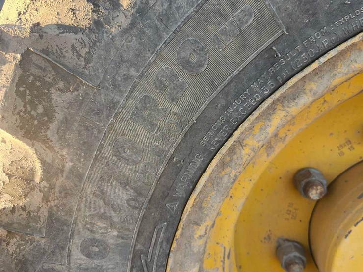 john-deere-324-image-14