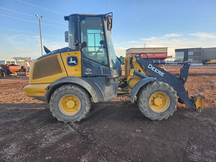 john-deere-324-image-10