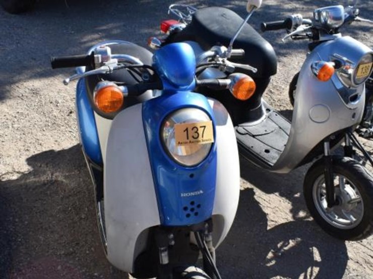 2008-honda-metropolitan-moped-(vin-#-jh2af60088k601301)-(showing-appx-9,313-image-1