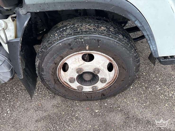 2008-isuzu-npr-image-15