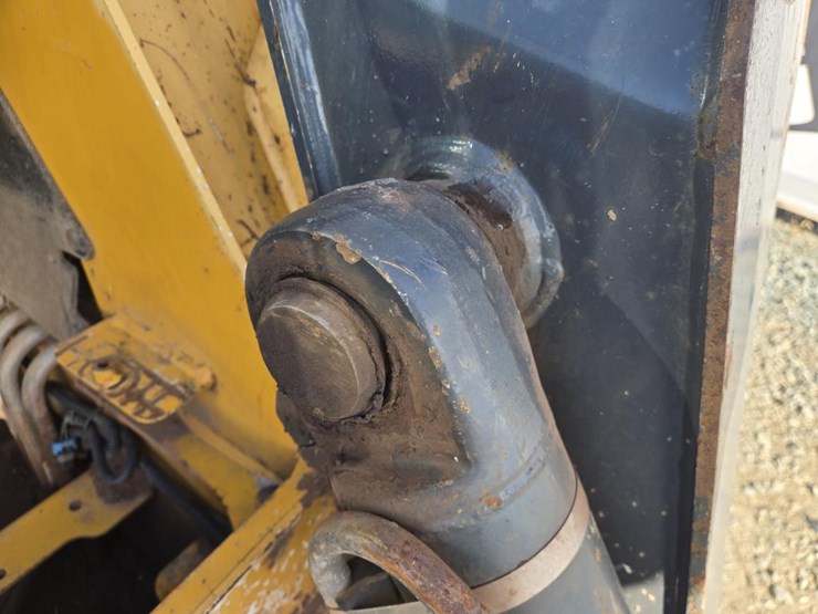 john-deere-329d-image-15