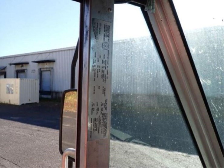 2015-freightliner-mt55-image-21